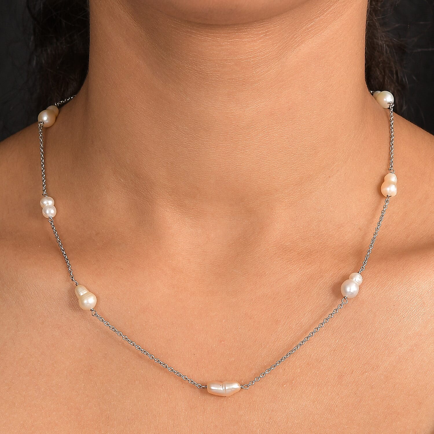 CLose Out Deal- Fresh Water Pearl Necklace (Size 24) with Lobster Clasp 45.00 Ct.
