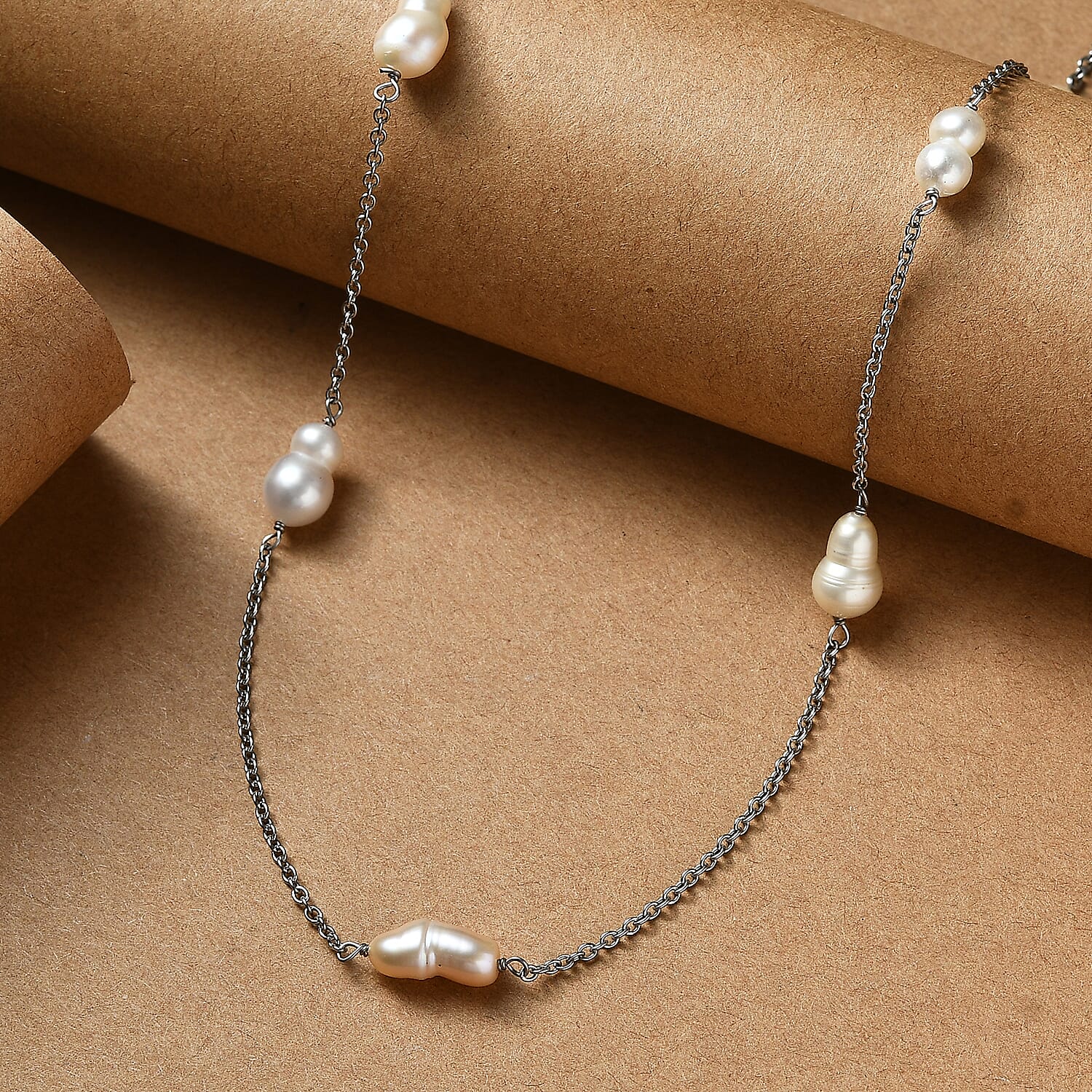 CLose Out Deal- Fresh Water Pearl Necklace (Size 24) with Lobster Clasp 45.00 Ct.