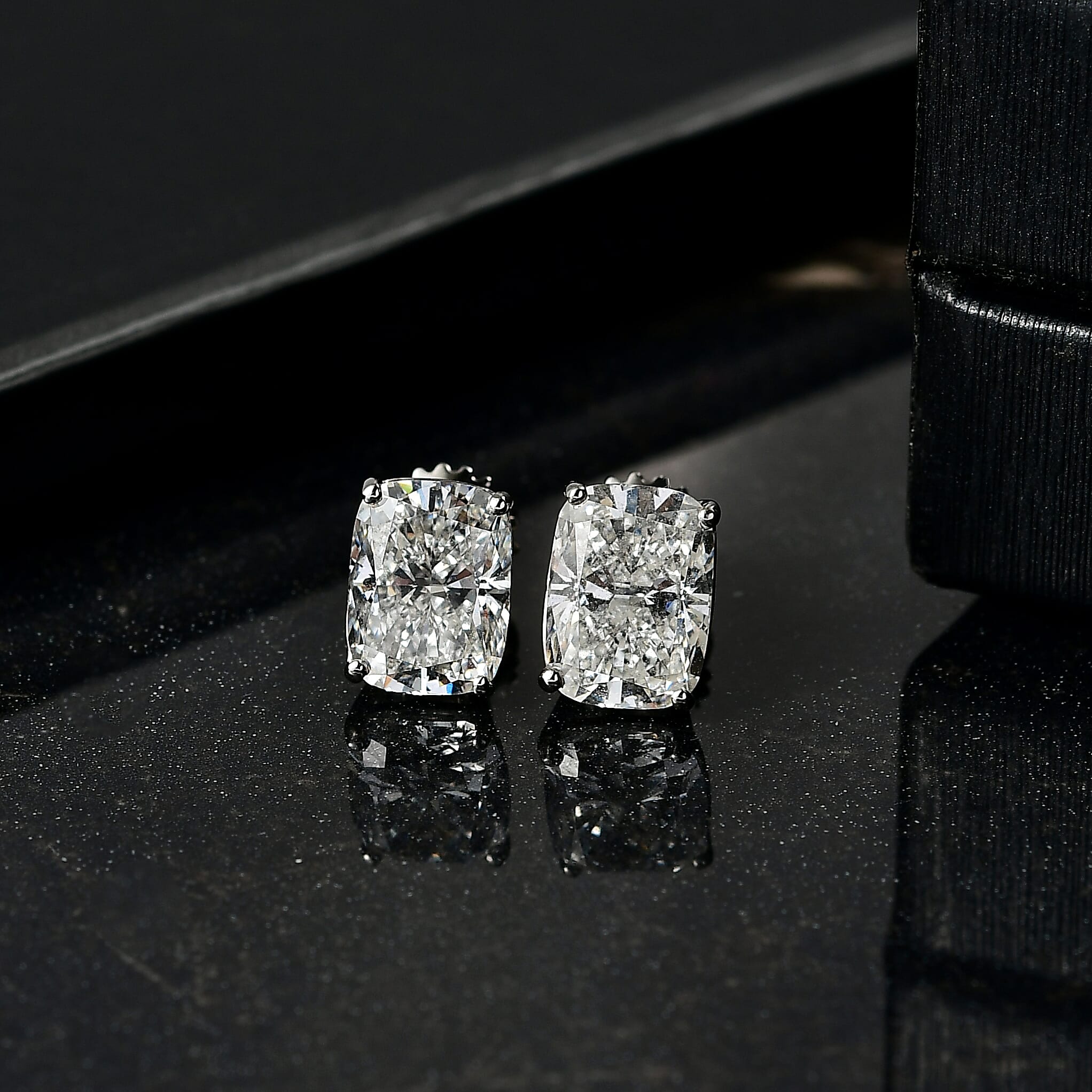 Luxuriant 950 Platinum VS Lab Grown Diamond EF, VS Solitaire Stud 4.140  Ct.