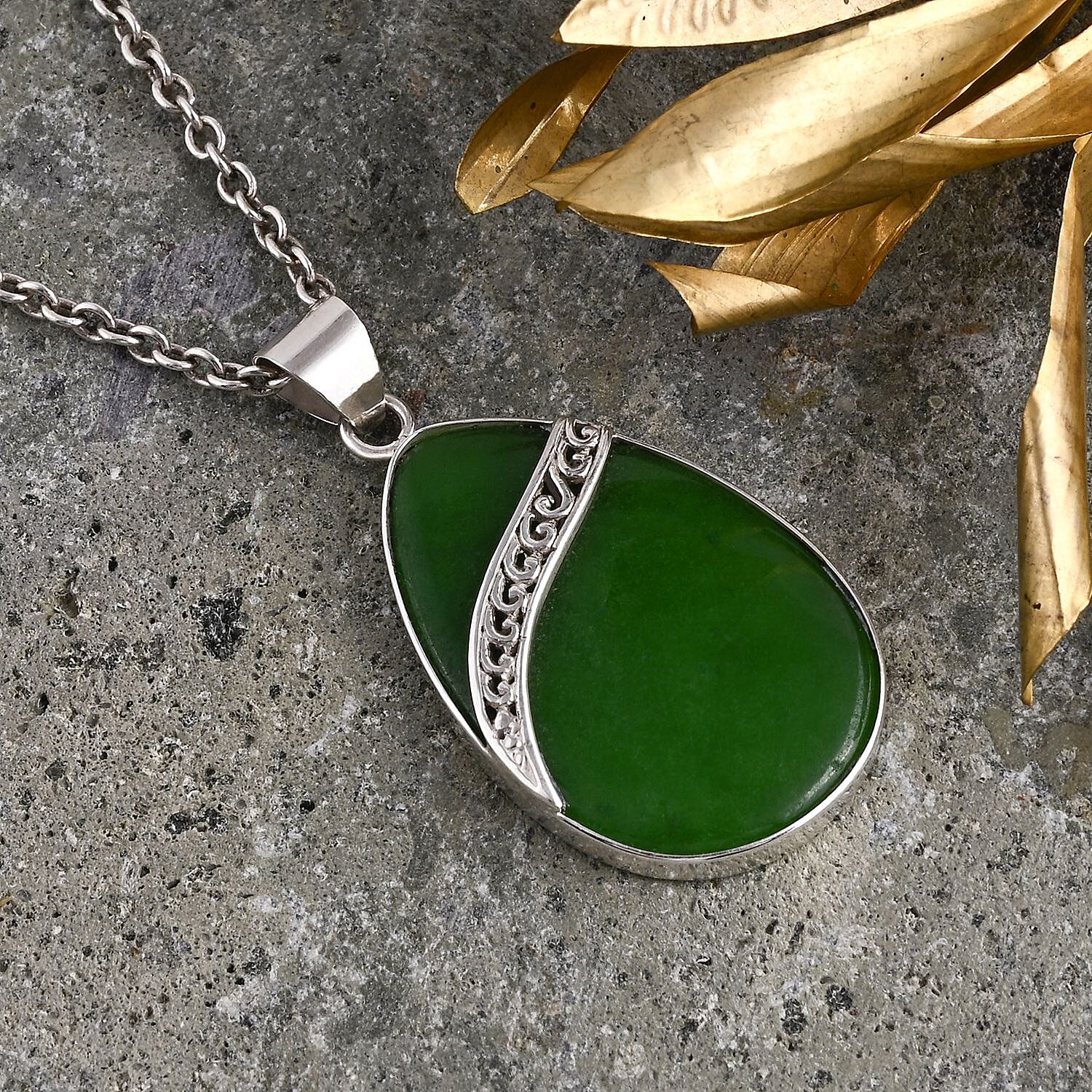 Bali Legacy Green Jade Oval Pendant Sterling Silver 25.72 Ct.