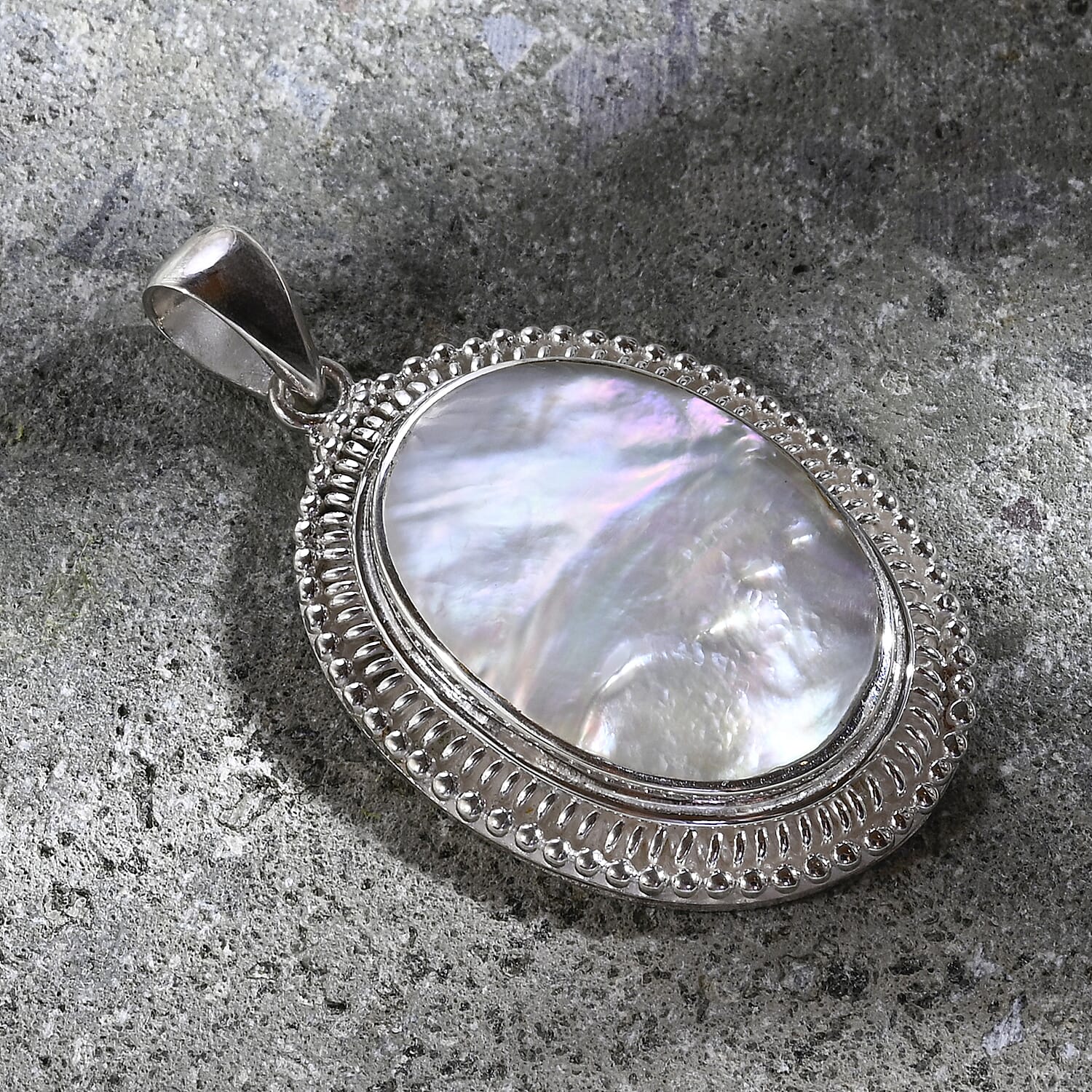 D'Joy Mother Of Pearl Pendant Sterling Silver, Silver Wt.6.9 Gms  9.280  Ct.