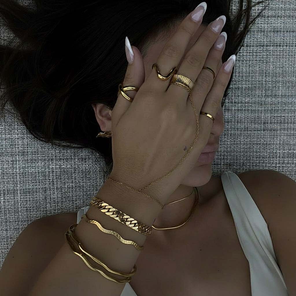 9K Yellow Gold Curb Bracelet (Size - 7.5) with Lobster Clasp, Gold Wt. 5.50 Gms.