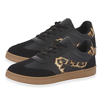 https://tjcuk.sirv.com/Products/82/6/8265992/Urban-Jacks-Lightweight-Ladies-Trainer-Size-5-Black_8265992.jpg?w=342&h=342