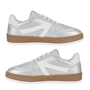 https://tjcuk.sirv.com/Products/82/6/8266002/Urban-Jacks-Lightweight-Ladies-Trainer-Size-4-Silver_8266002_1.jpg?w=342&h=342