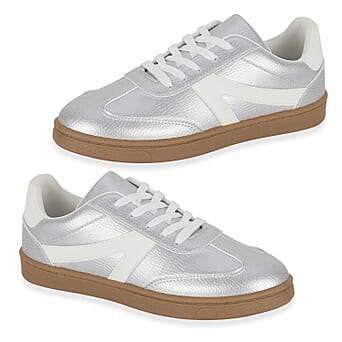 https://tjcuk.sirv.com/Products/82/6/8266005/Urban-Jacks-Lightweight-Ladies-Trainer-Size-7-Silver_8266005.jpg?w=342&h=342