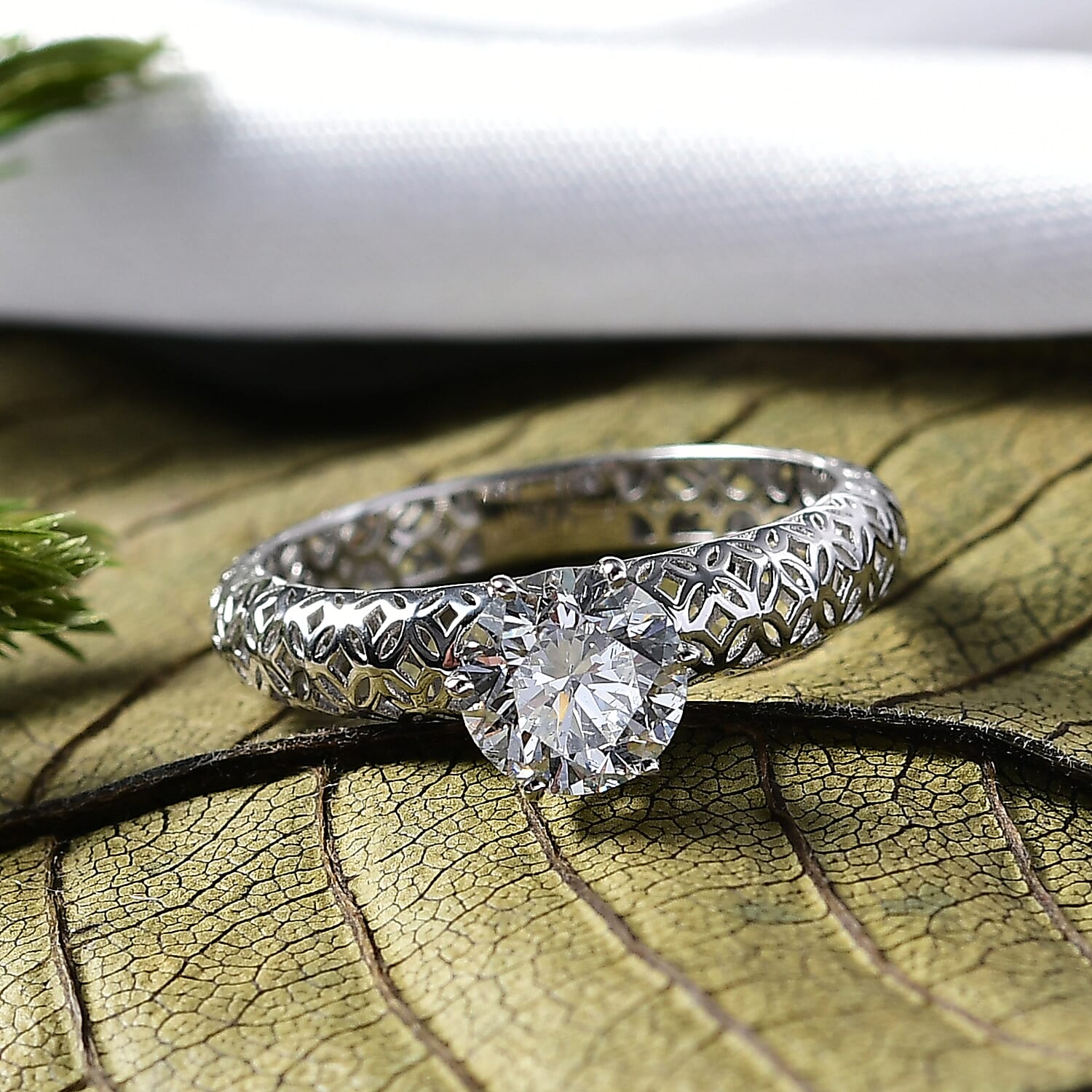 Luxuriant 9K White Gold SGL Certified Lab Grown Diamond (SI-GH) Solitaire Ring 1.00 Ct.