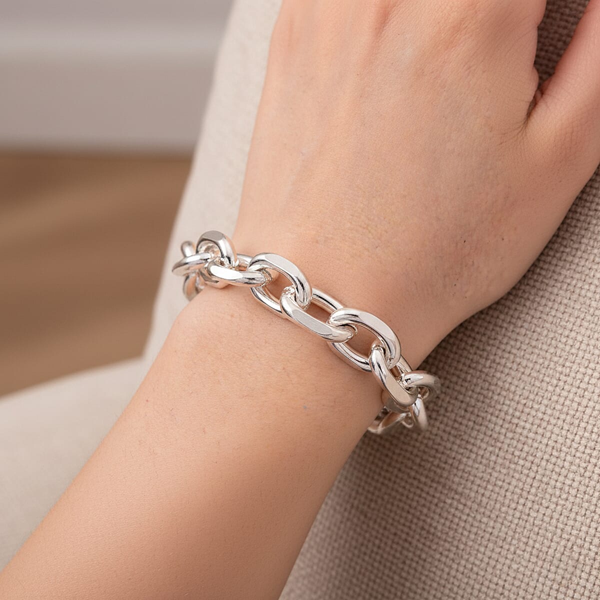 Designer Inspired - Oval Links Bracelet (Size - 8) with Lobster Clasp in Silver Tone
