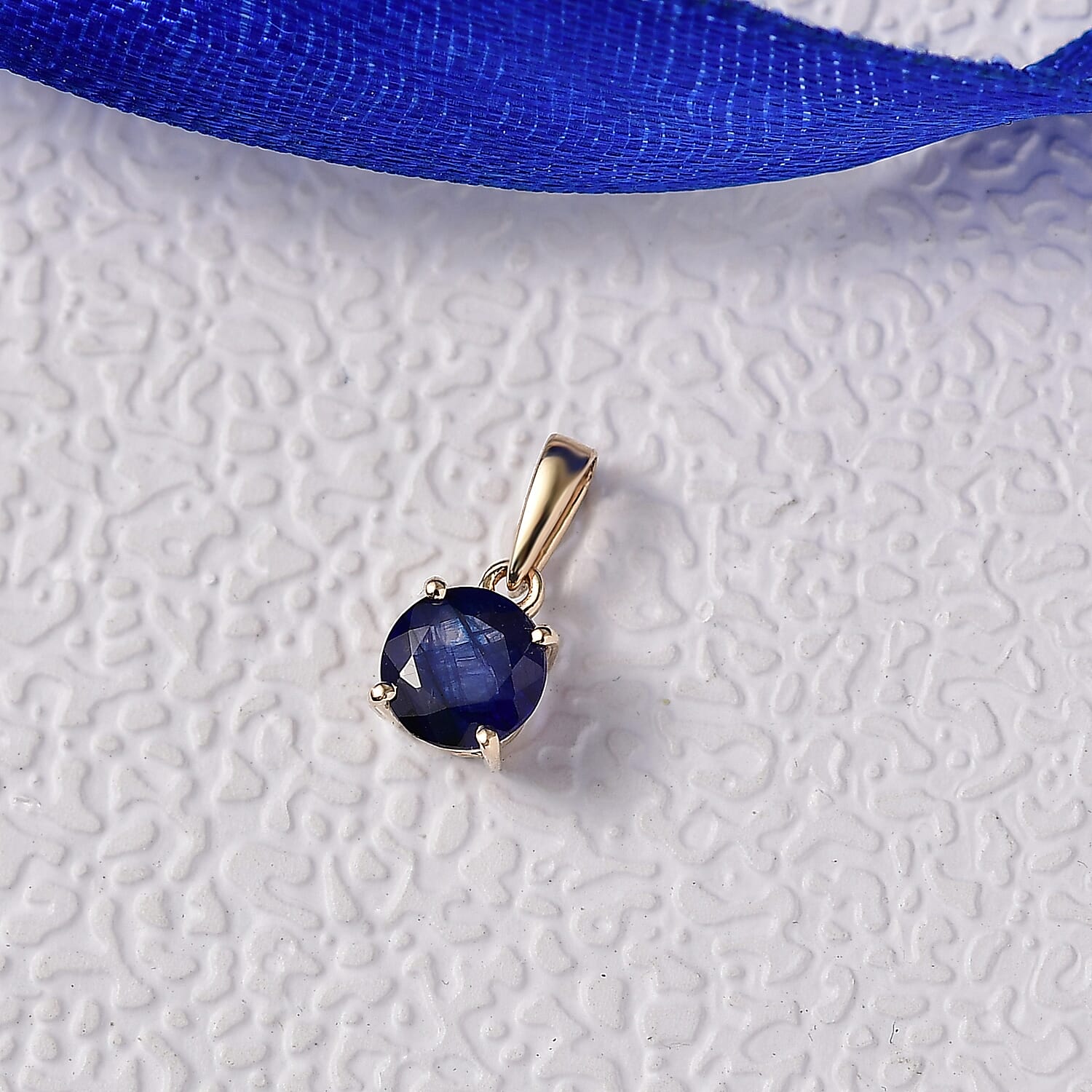 9K Yellow Gold AA Fissure Filled Blue Sapphire Pendant 1.22 Ct.