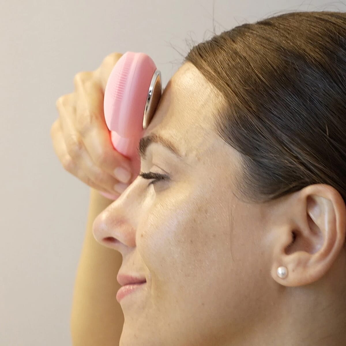 Blushly Vibrating Silicone Cleansing Tool with Heat Treatment - Pink