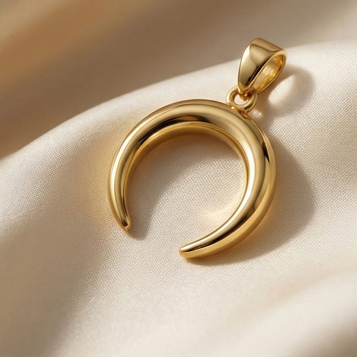 Vicenza closeout 9K Yellow Gold Horseshoe Pendant