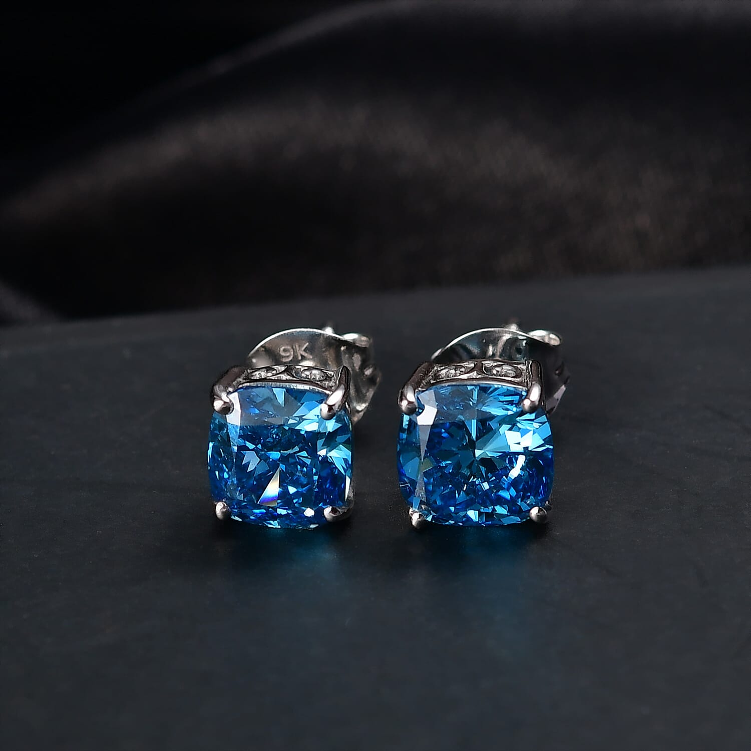 Luxuriant 9K White Gold VS Lab Grown Blue Diamond Solitaire Stud Push Post Earring 3.03 Ct.