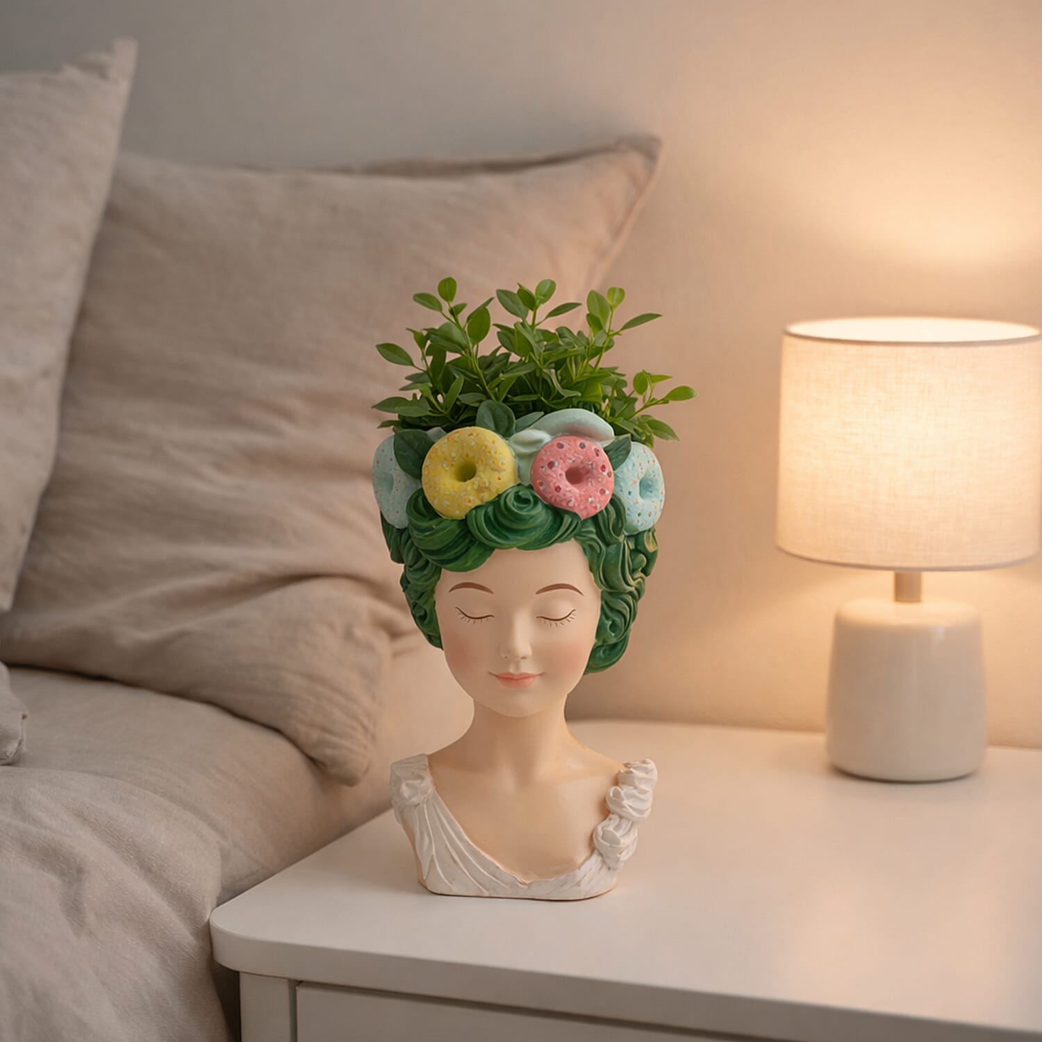LIVMORE Lady Head Planter with Green Hair (15 x 15 x 25 cm).