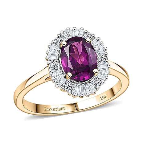 Luxuriant 10K Yellow Gold AAA Radiant Ember Garnet, Lab Grown Diamond Main Stone With Side Stone Ring, Gold Wt.2.49 Gms  1.805  Ct.