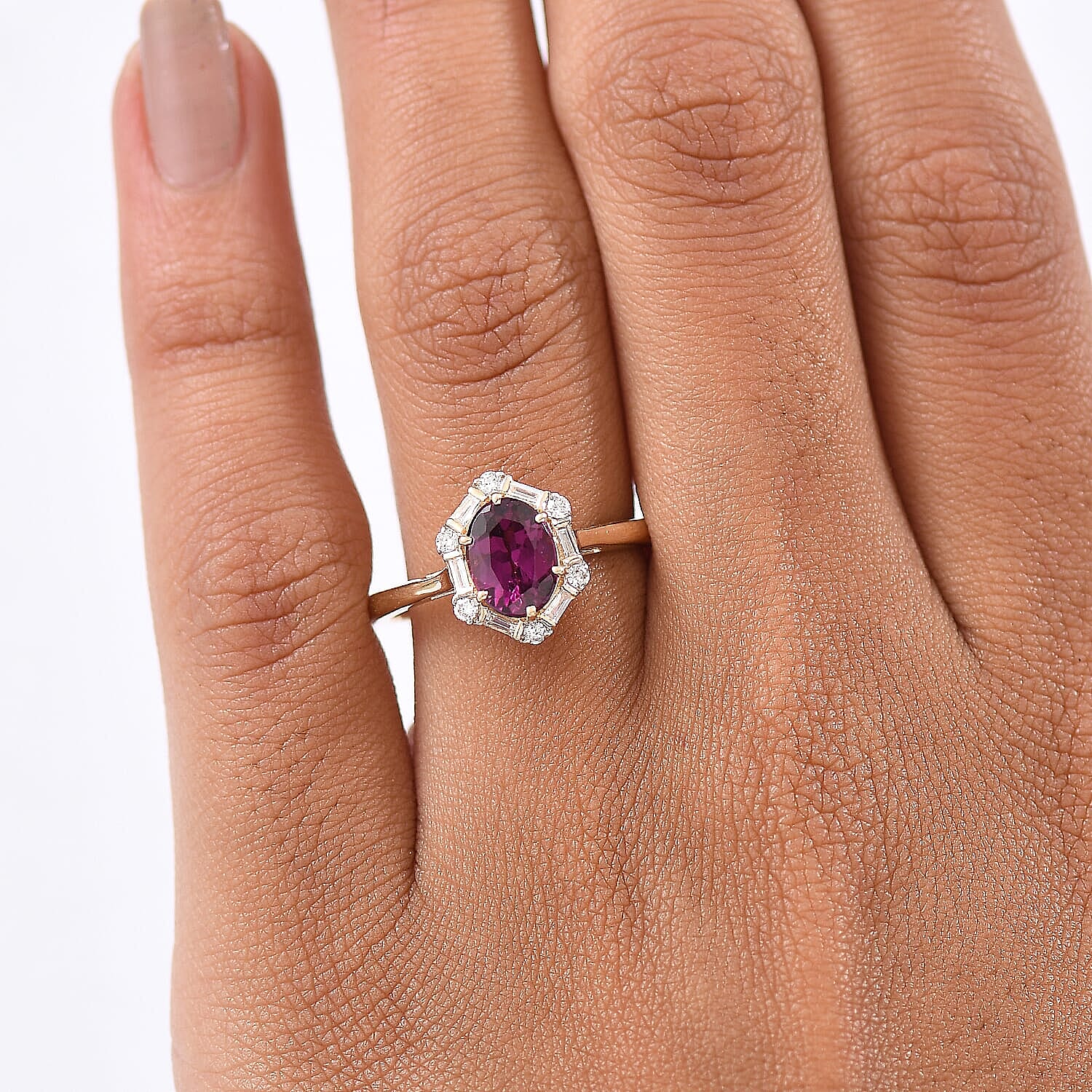 Luxuriant 10K Yellow Gold AAA Radiant Ember Garnet, Lab Grown Diamond GH, SI Main Stone With Side Stone Ring, Gold Wt.2.86 Gms  1.653  Ct.