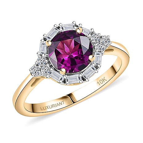 Luxuriant 10K Yellow Gold AAA Radiant Ember Garnet, Lab Grown Diamond Main Stone With Side Stone Ring, Gold Wt.2.33 Gms  1.764  Ct.