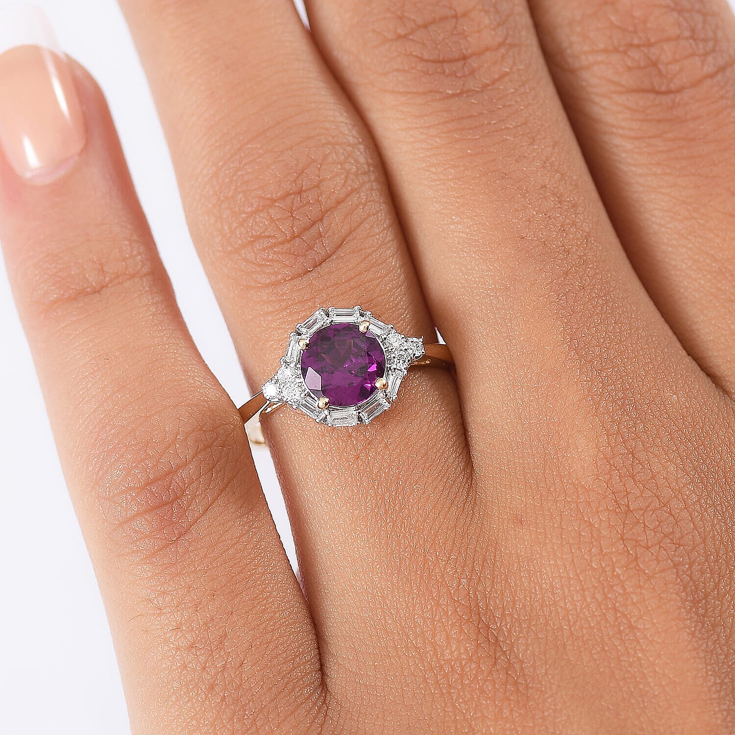 Luxuriant 10K Yellow Gold AAA Radiant Ember Garnet, Lab Grown Diamond Main Stone With Side Stone Ring, Gold Wt.2.33 Gms  1.764  Ct.