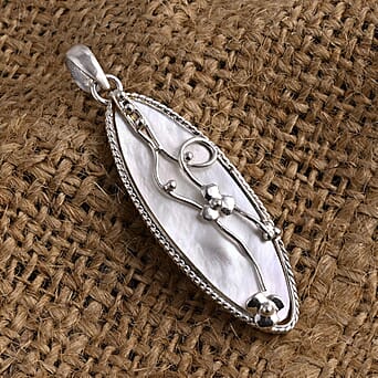 https://tjcuk.sirv.com/Products/82/8/8285695/Mother-Of-Pearl-Pendant-Sterling-Silver-Silver-Wt-5-36-Gms-0-010-Ct_8285695_1.jpg?w=342&h=342