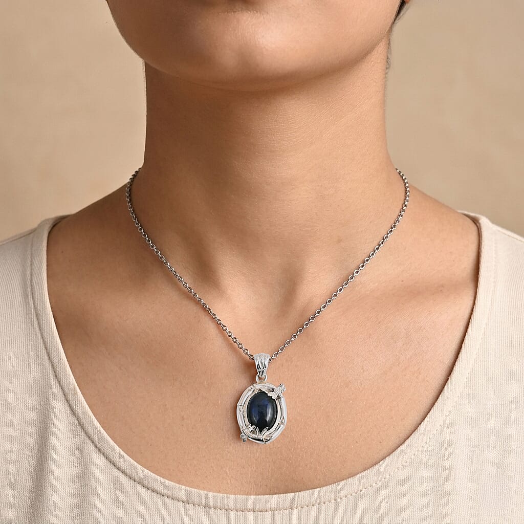 Royal Bali Collection - D'Joy Labradorite Sterling Silver Solitaire Pendant 13.00 Ct.