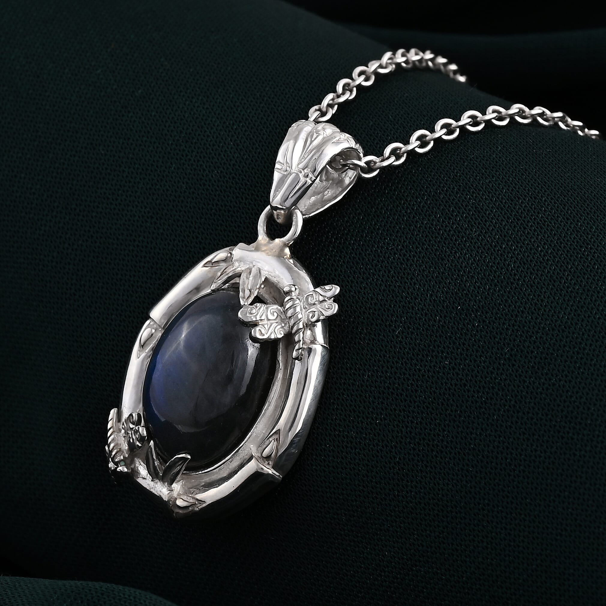 Royal Bali Collection - D'Joy Labradorite Sterling Silver Solitaire Pendant 13.00 Ct.
