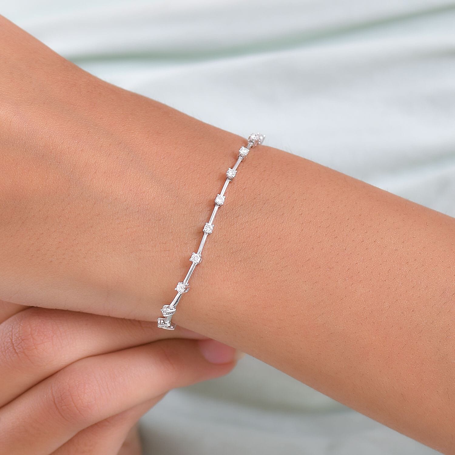 Luxuriant Lab Grown Diamond (SI-GH) Station Bracelet (Size 7.5) with GB Lock Box in Rhodium Overlay Sterling Silver 0.99 Ct, Silver Wt. 5.68 Gms.