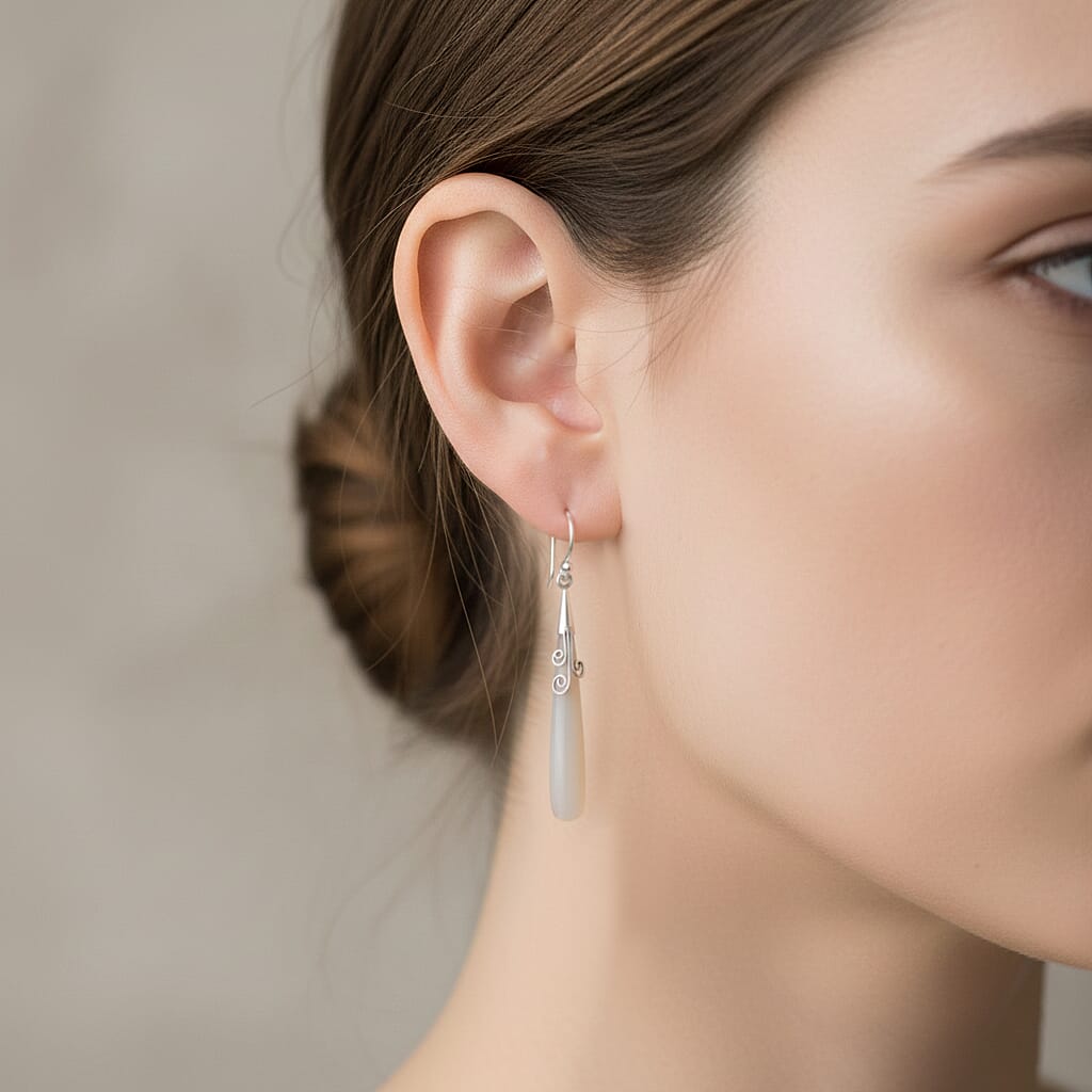 Mother Of Pearl Earring Sterling Silver  0.010  Ct.