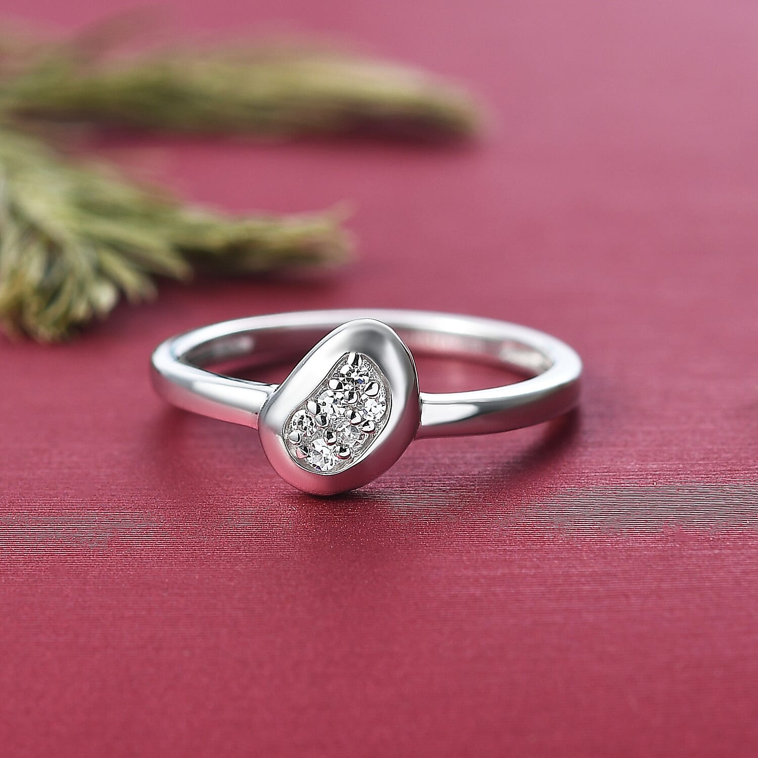 Luxuriant Lab Grown Diamond (SI-GH) Cluster Ring in Rhodium Overlay Sterling Silver