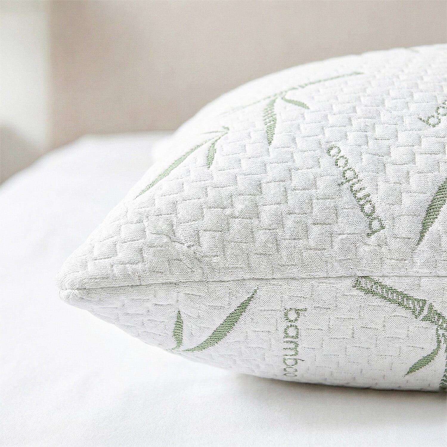 Livmore Ultra-Soft Temperature Regulating Bamboo Waterproof Pillowcase With 2 Layers of Comfort & Protection - Breathable, Antibacterial & Washable (50 x 75Cm)