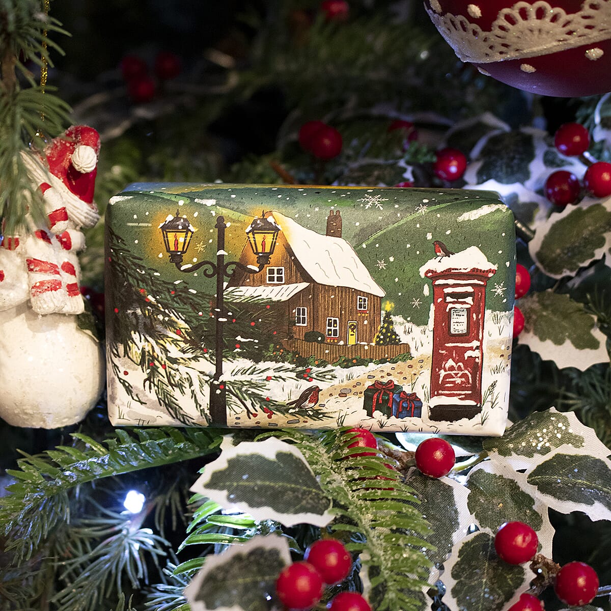 The English Soap Company - English Countryside in Winter Christmas Soap - 190g