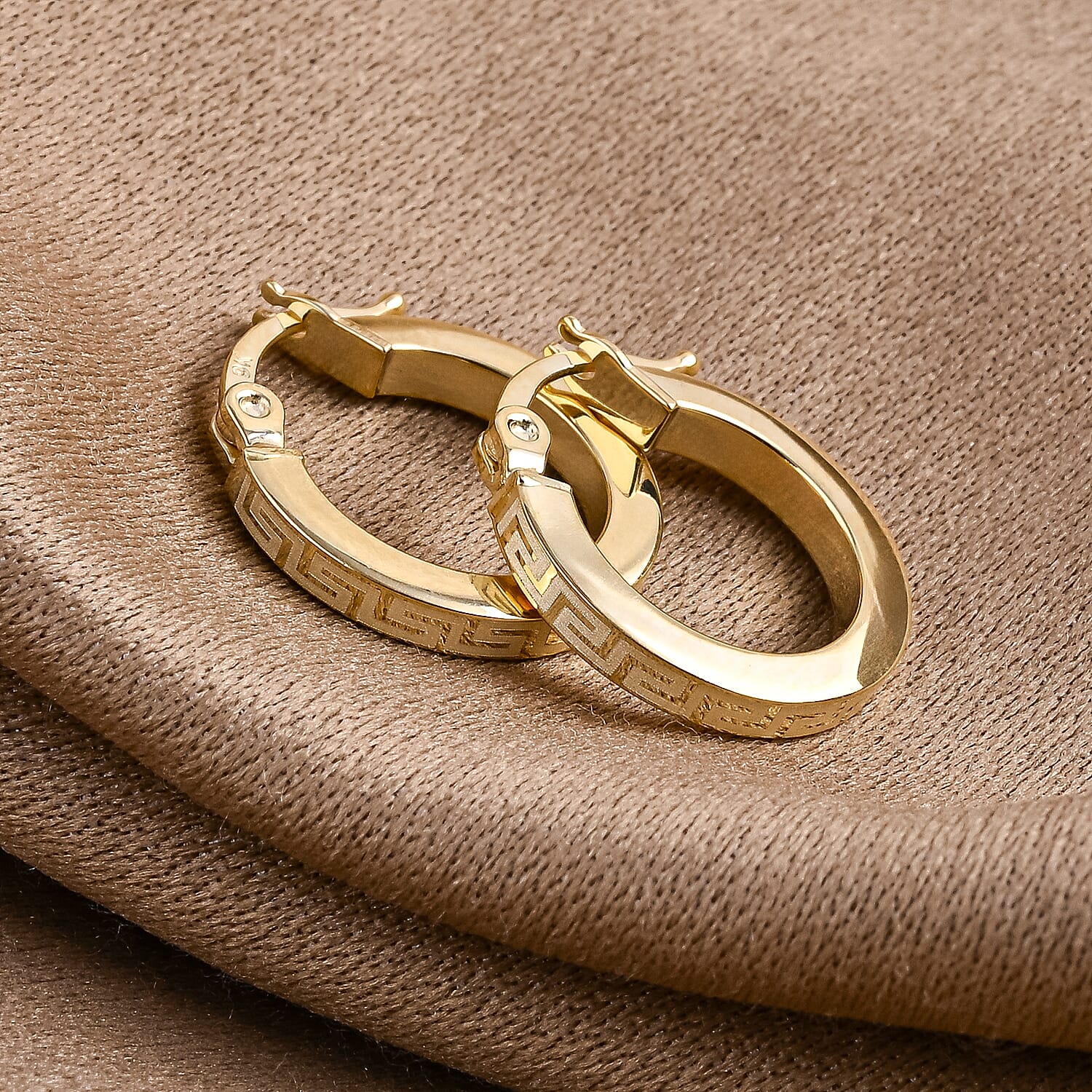 Close Out Deal - 9K Yellow Gold Earring with Clasp