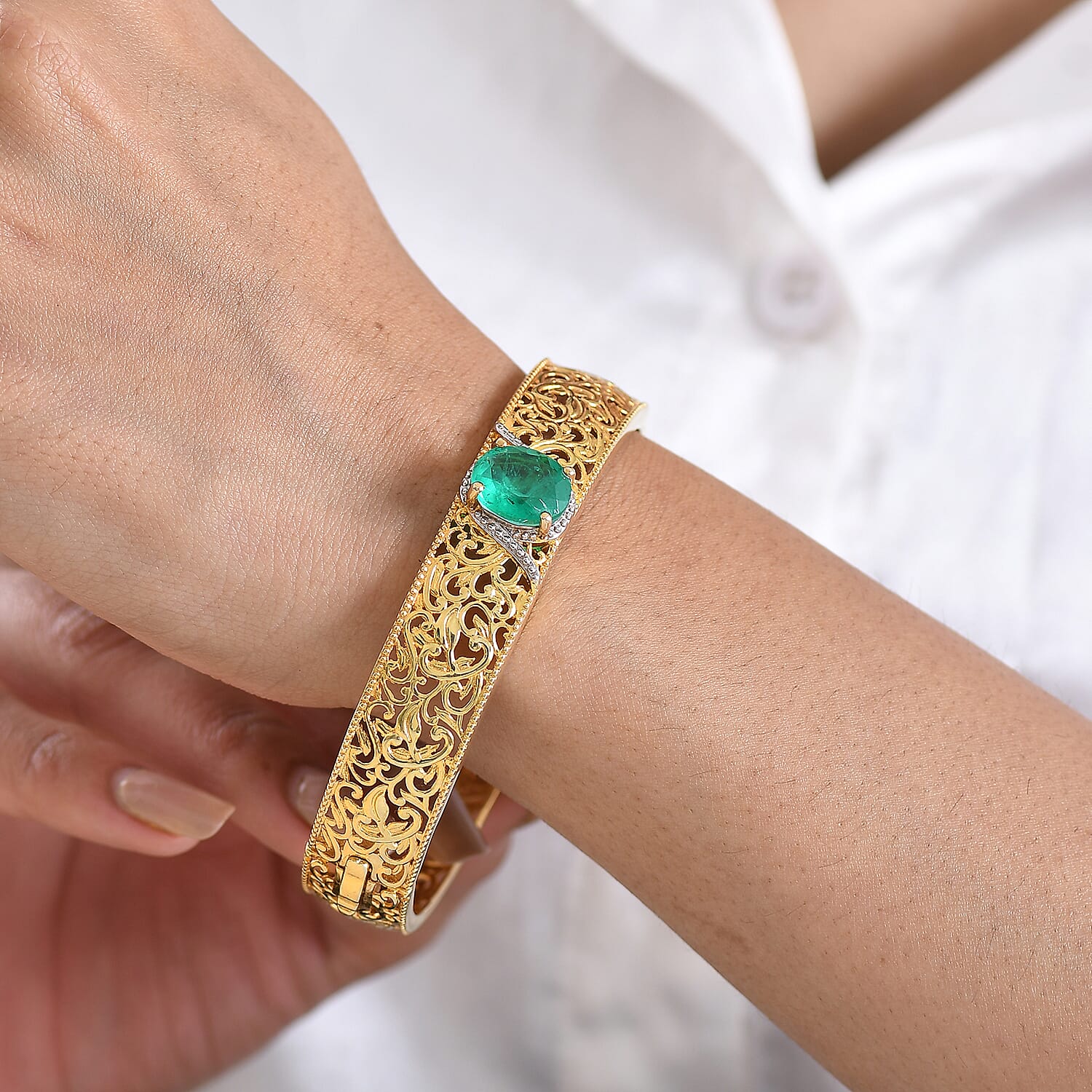 Close Out Deal- EverTrue Emeraldine Triplet Quartz Bangle (Size - 7.5) in Yellow Gold Tone 5.00  Ct.