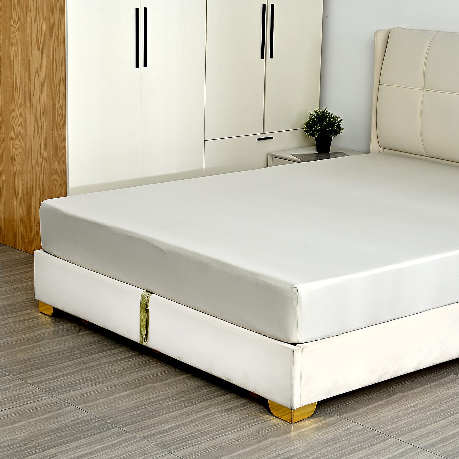 Livemore Set of 4- Reversible Bedding Sheet Set - inc. Deep Fitted Sheet, Duvet Cover & 2 x Pillowcases