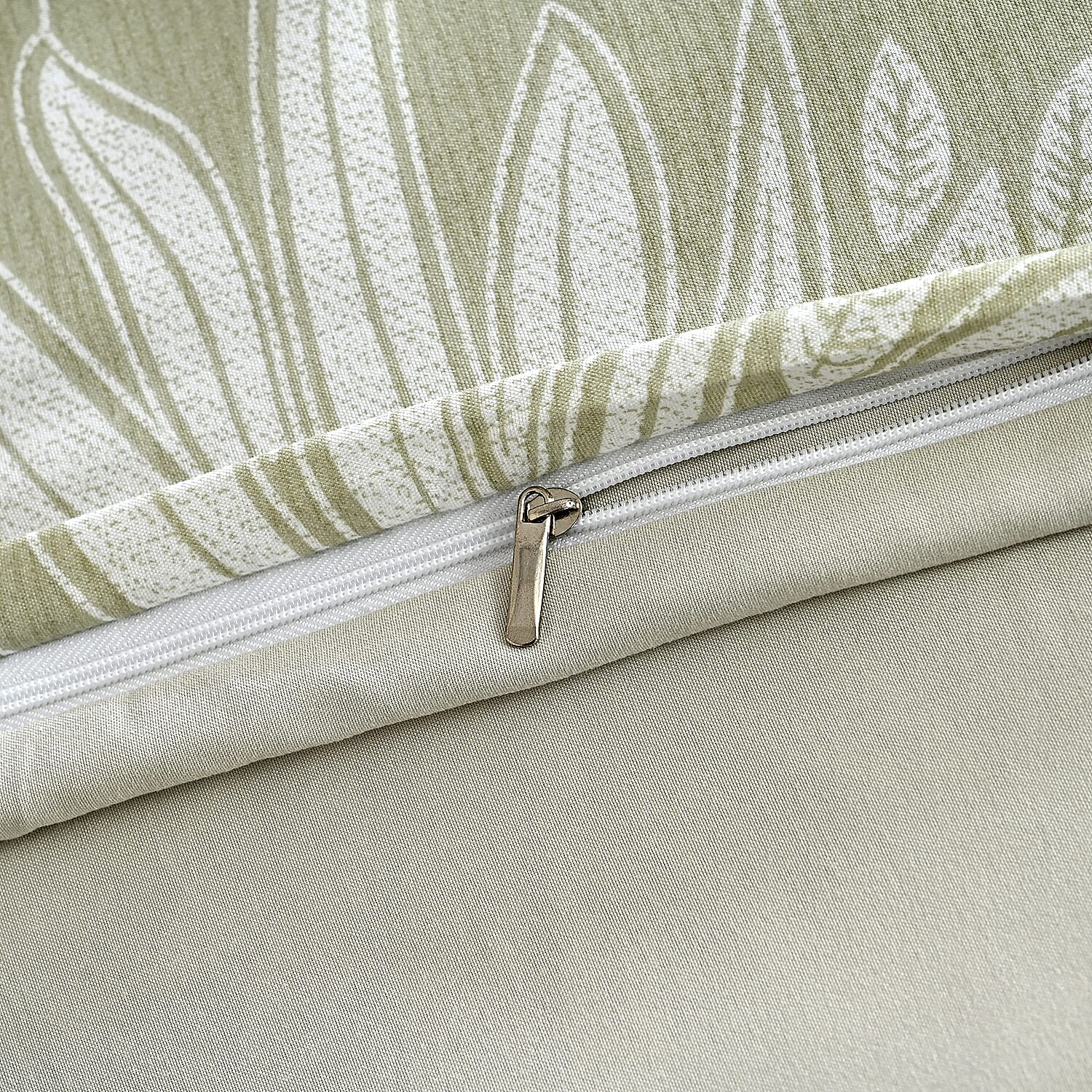 Livemore Set of 4- Reversible Bedding Sheet Set - inc. Deep Fitted Sheet, Duvet Cover & 2 x Pillowcases