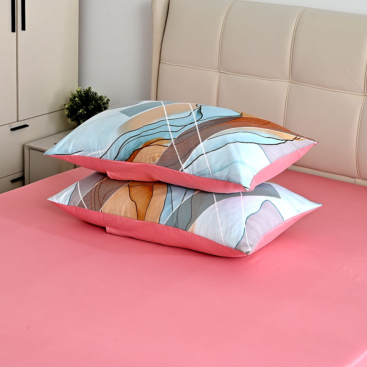 Livemore Set of 4- Reversible Bedding Sheet Set - inc. Deep Fitted Sheet, Duvet Cover & 2 x Pillowcases