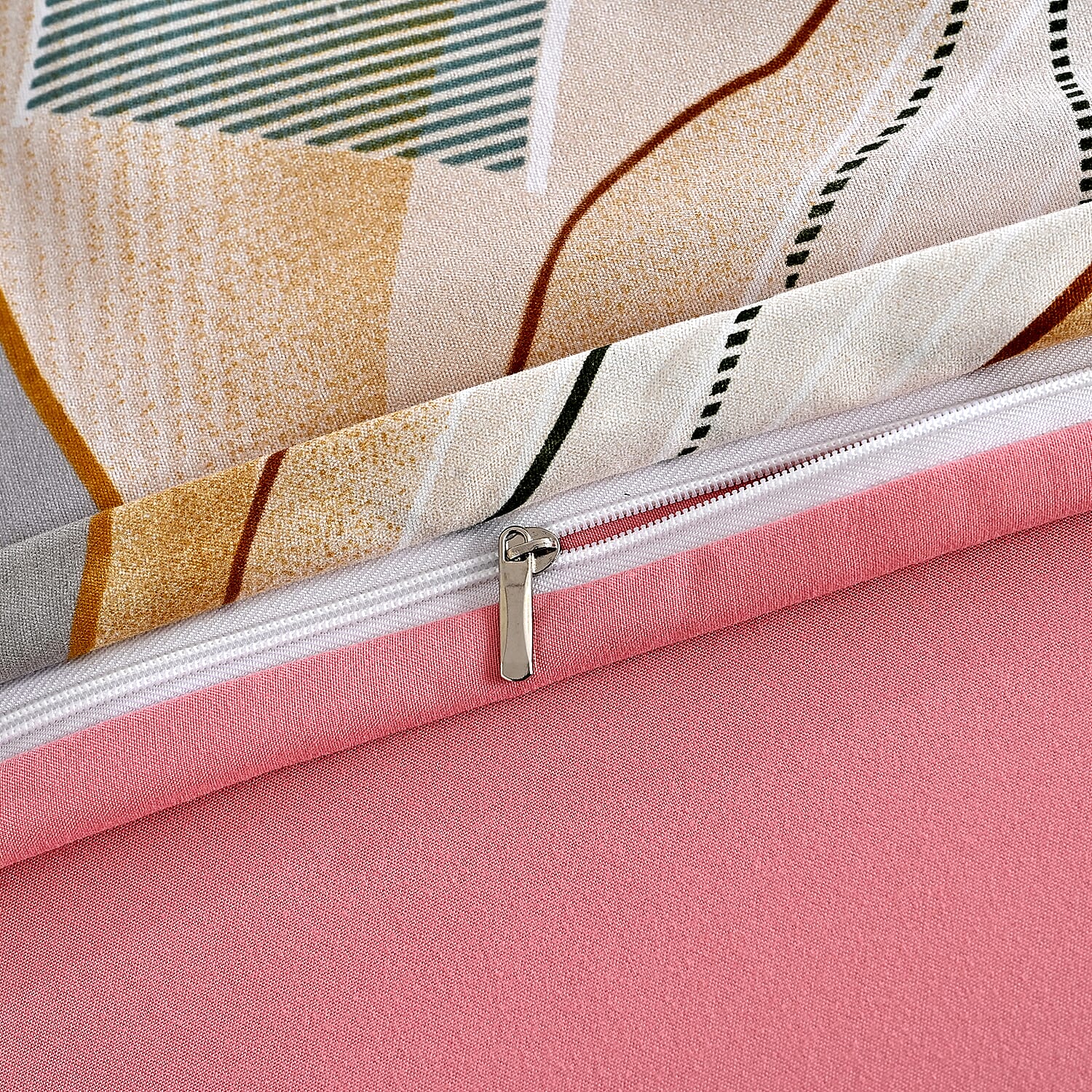 Livemore Set of 4- Reversible Bedding Sheet Set - inc. Deep Fitted Sheet, Duvet Cover & 2 x Pillowcases