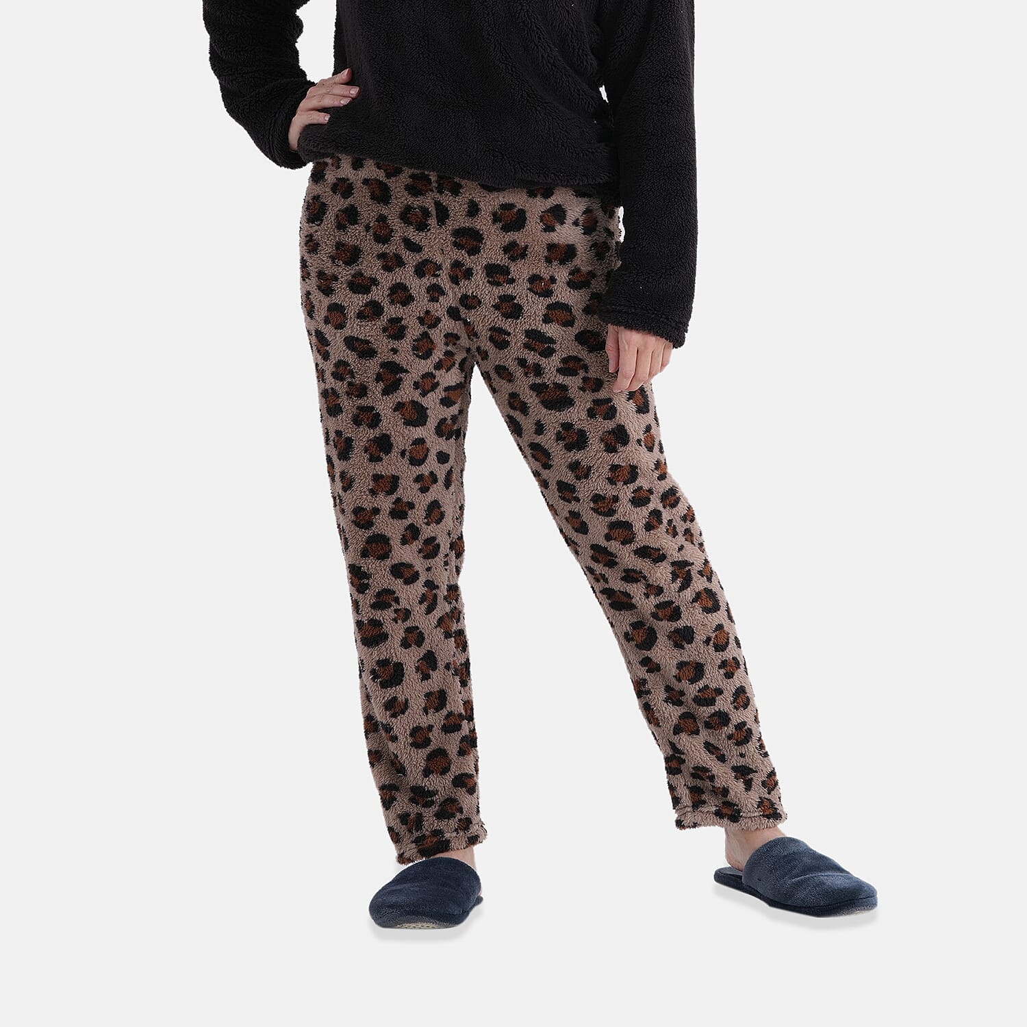 & maisi Cozy leopard print pajama and top loungewear set