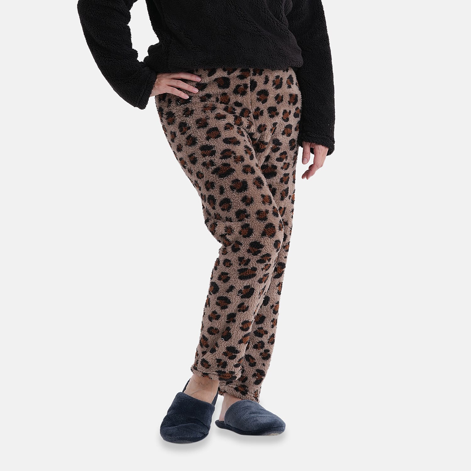 & maisi Cozy leopard print pajama and top loungewear set