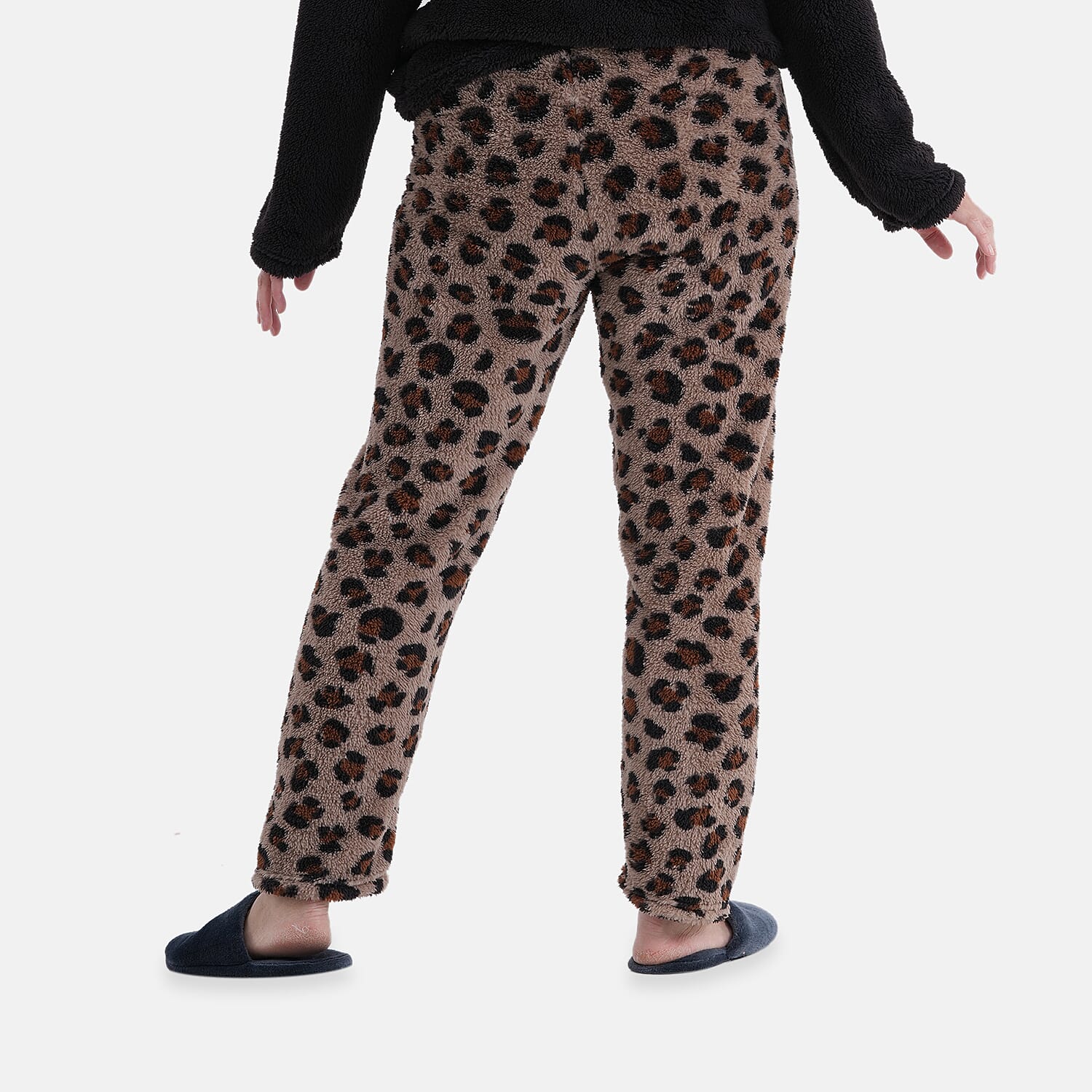 & maisi Cozy leopard print pajama and top loungewear set