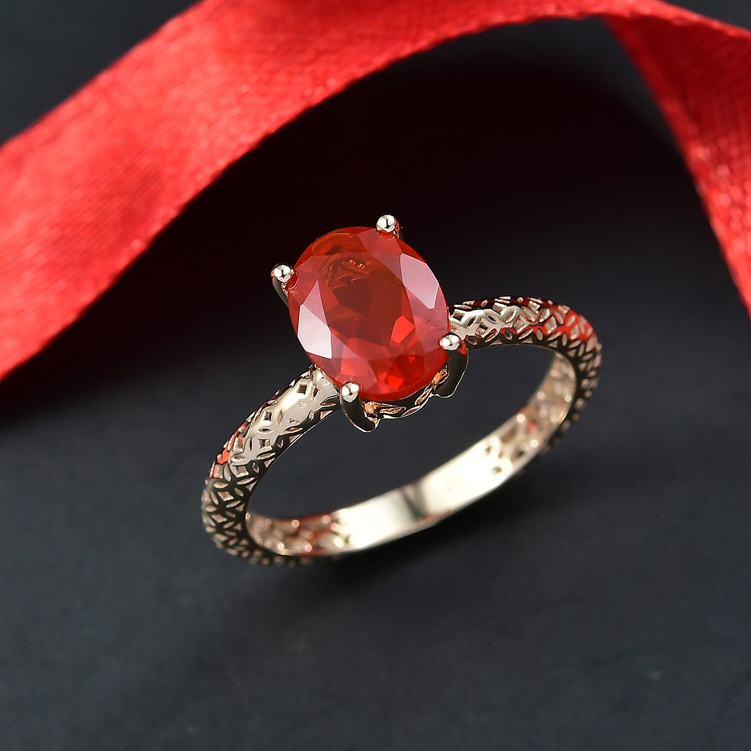 9K Yellow Gold AAAA Crimson Fire Opal Mirage ring 1.15 ct.