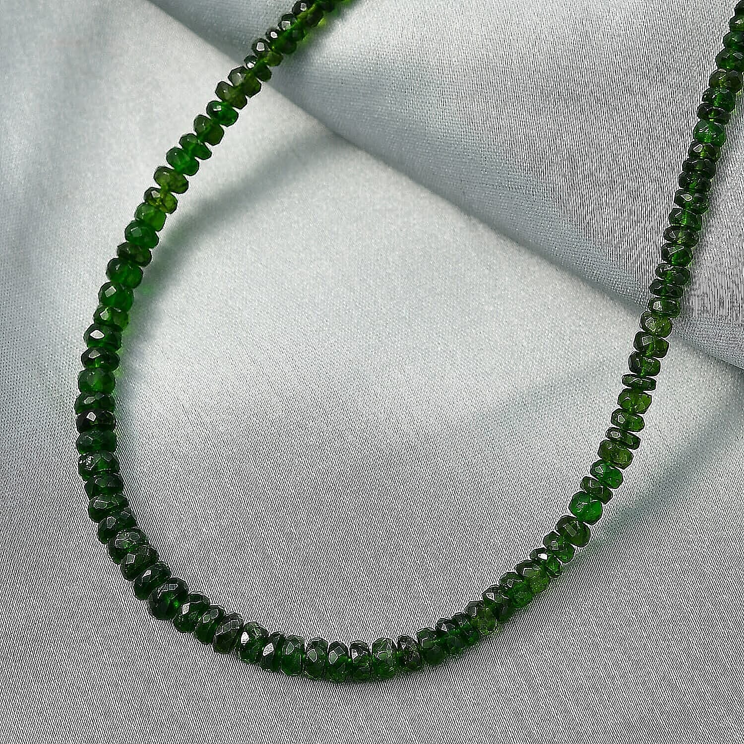 Luxoro 10K Yellow Gold AA Natural Chrome Diopside Necklace (Size - 18), Gold Wt.0.68 Gms  112.000  Ct.