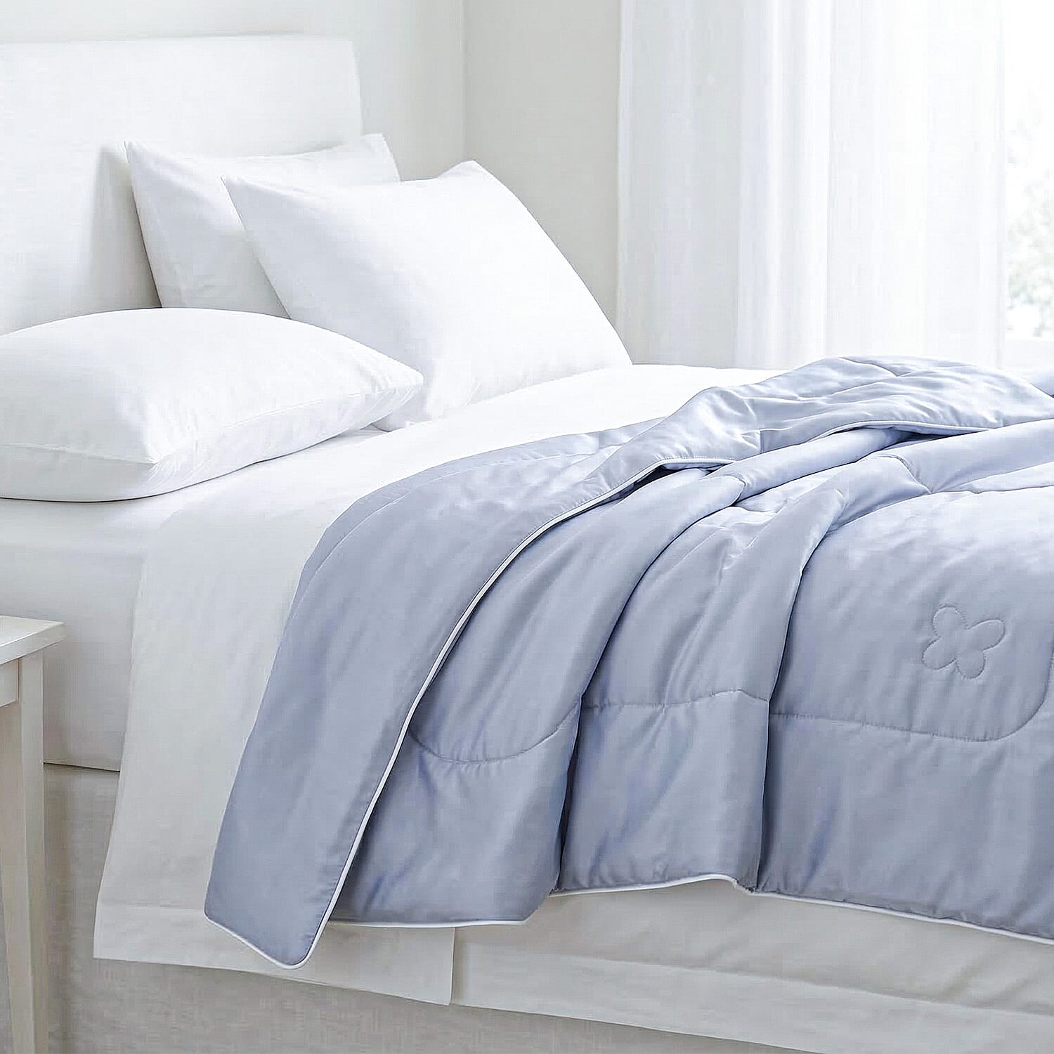 Livmore All Seasons Cooling Mulberry Silk Blend Quilt (Double 135 x 200 cm) - Blue