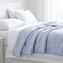 LIVMORE All Seasons Blue Cooling Mulberry Silk Blend Quilt (135X200 cm)