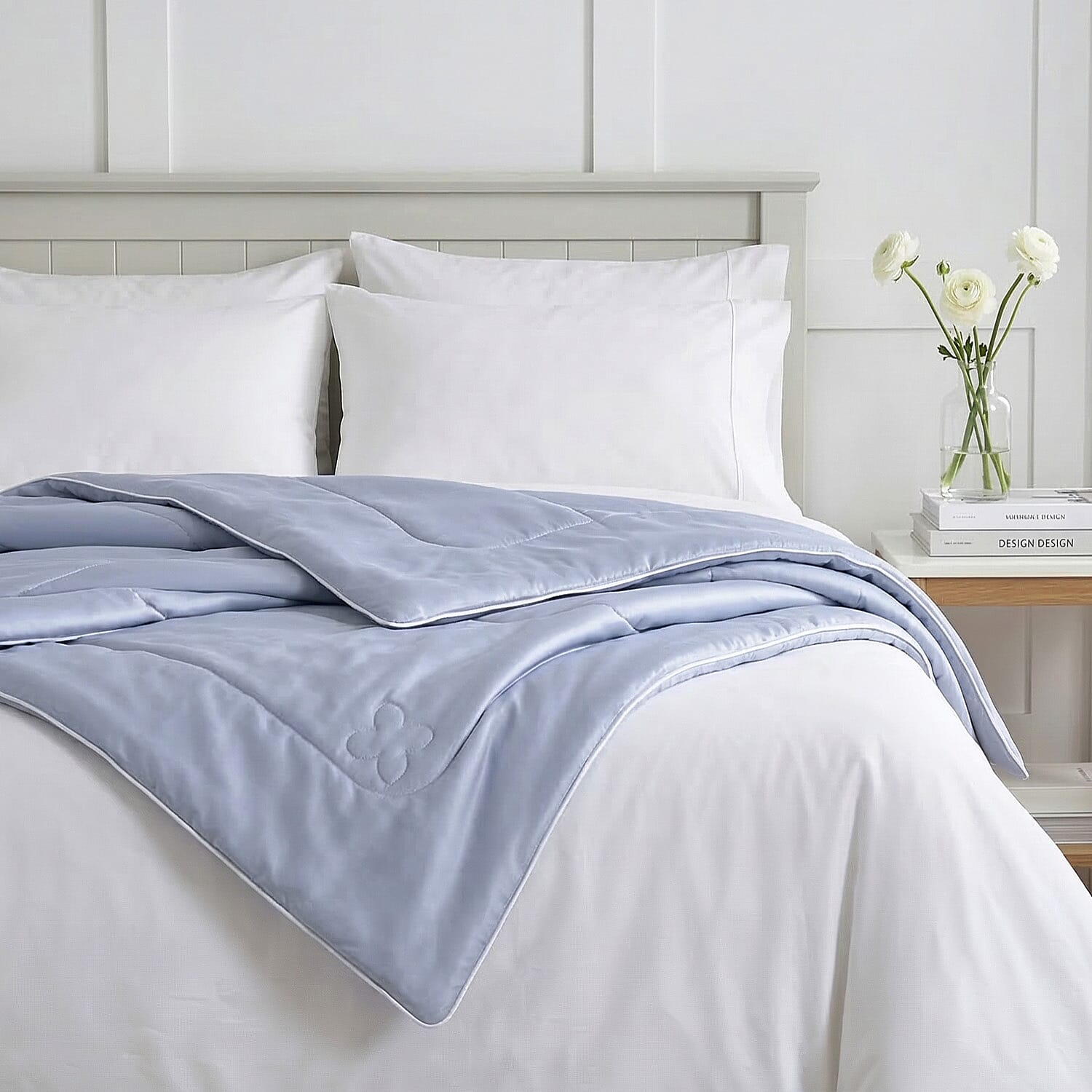 Livmore All Seasons Cooling Mulberry Silk Blend Quilt (Double 135 x 200 cm) - Blue