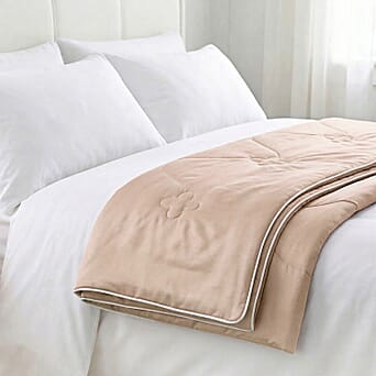 https://tjcuk.sirv.com/Products/83/2/8322529/Livmore-Beige-Nylon-Patterned-Quilt-135x200cm_8322529_1.jpg?w=342&h=342