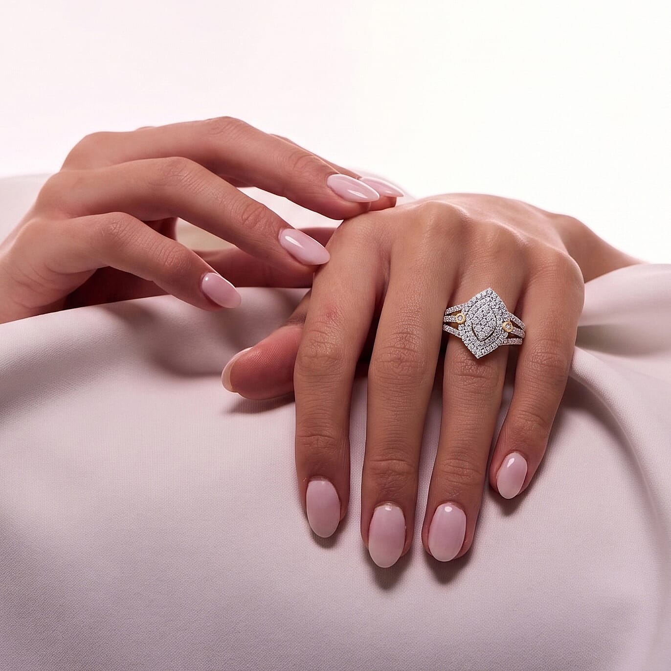 Luxuriant Lab Grown Diamond (VS/EF) Ring in 1.00 Ct.