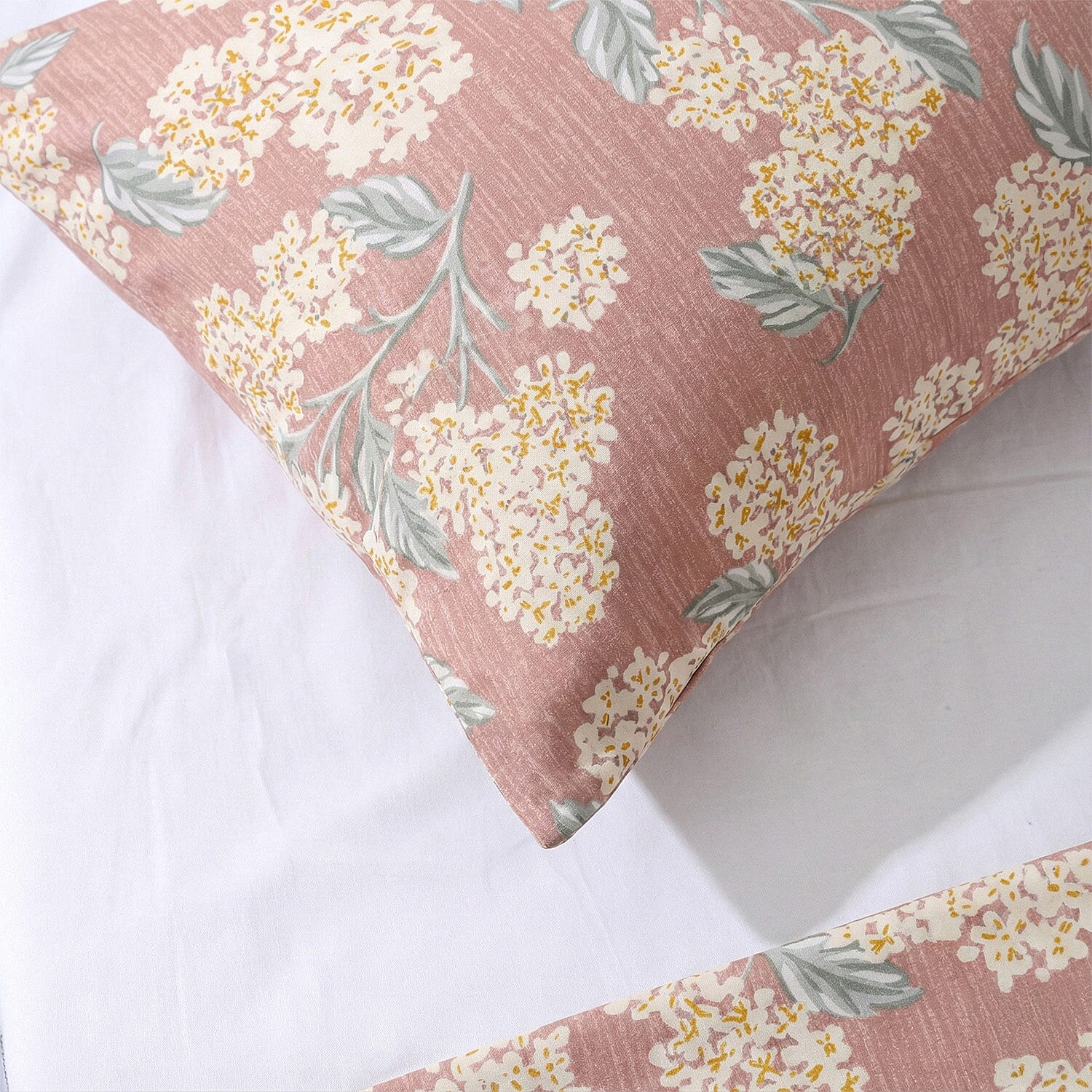 LIVMORE Micro Patterned Bedding Set