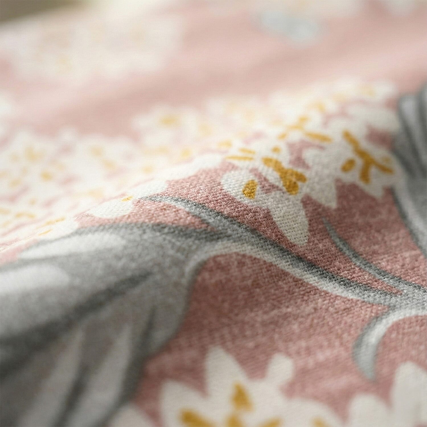 LIVMORE Micro Patterned Bedding Set