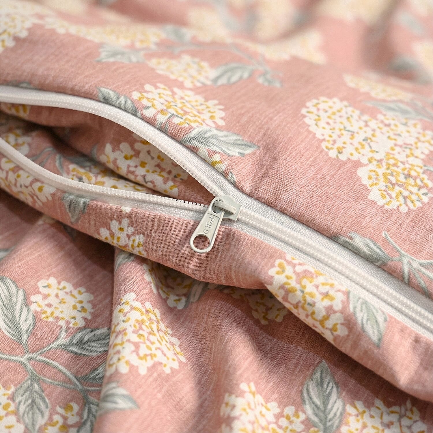 LIVMORE Micro Patterned Bedding Set