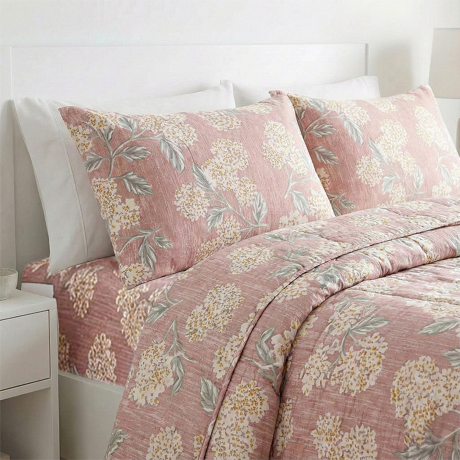 LIVMORE Micro Patterned Bedding Set