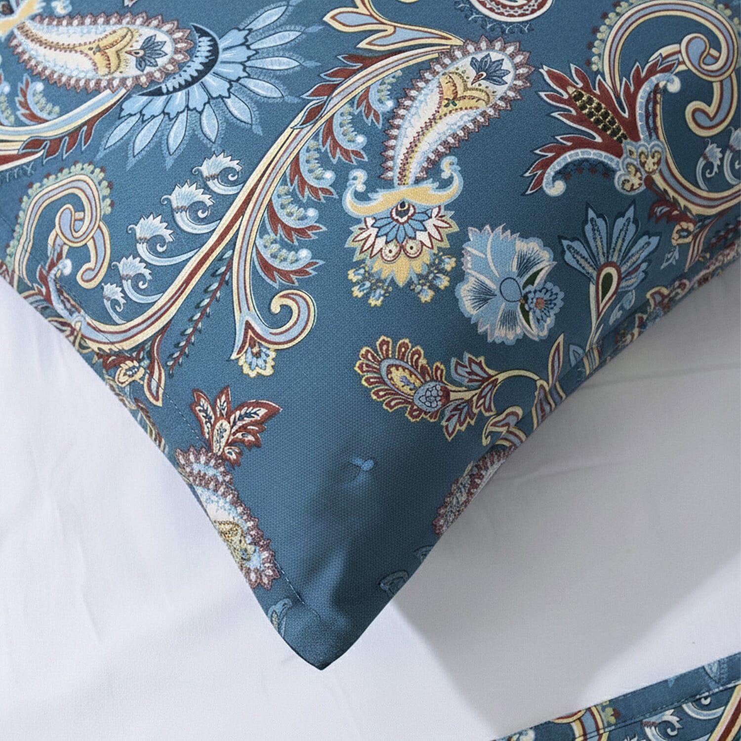 LIVMORE Micro Patterned Bedding Set