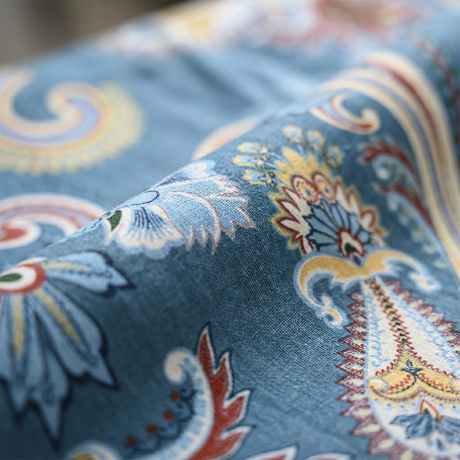 LIVMORE Micro Patterned Bedding Set